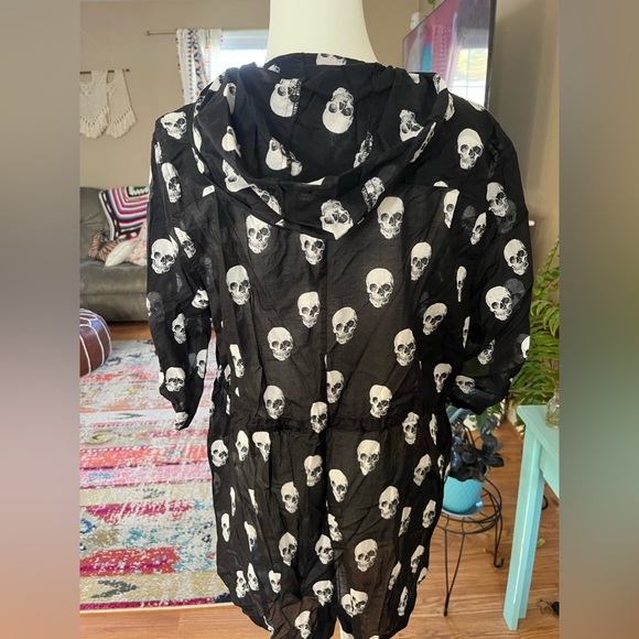 Torrid Womens Skull print Voile Anorak SZ 0 Plus size Hoodie - Picture 4 of 6